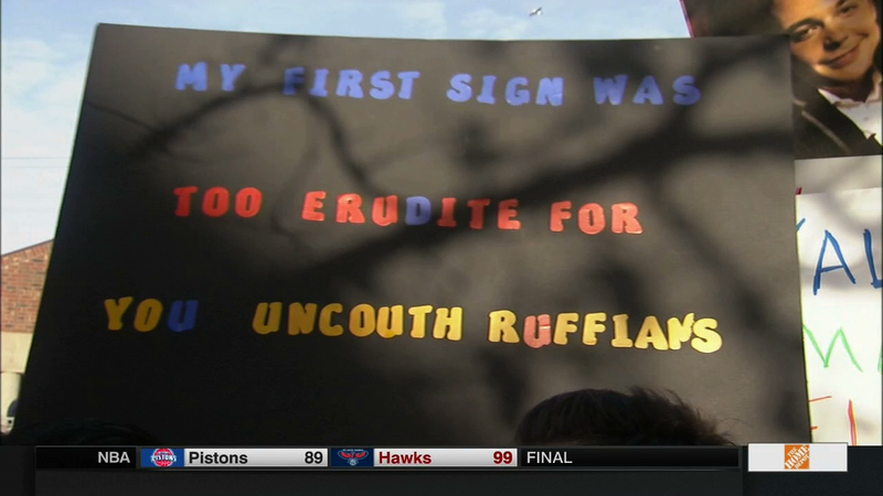 Illustration for article titled "Yale Cites Wikipedia": Your College GameDay Sign Roundup